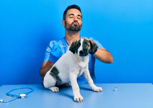 Handsome Hispanic Veterinary Man Beard Putting Vaccine Puppy Dog Looking — Fotografia de Stock