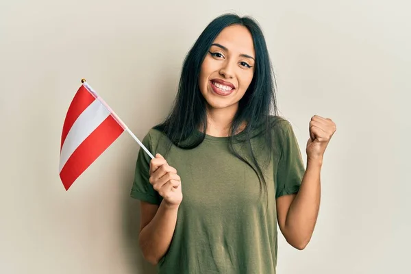 Young Hispanic Girl Holding Austria Flag Pointing Thumb Side Smiling — 스톡 사진