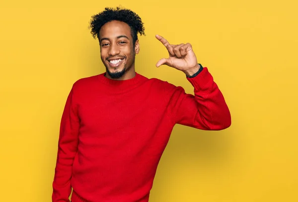 Young African American Man Beard Wearing Casual Winter Sweater Smiling — Stockfoto