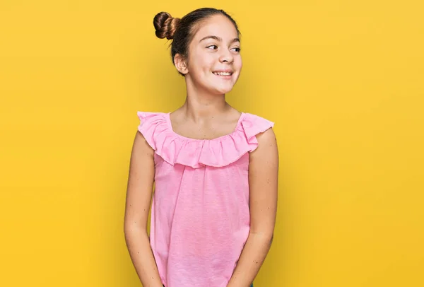 Beautiful Brunette Little Girl Wearing Summer Pink Shirt Looking Away — Stock Photo, Image