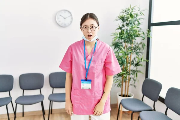 Young Asian Nurse Woman Medical Waiting Room Shock Face Looking — Stock Photo, Image