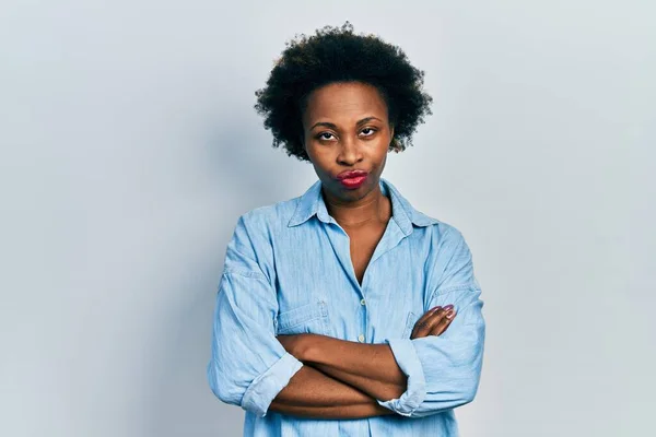 Junge Afroamerikanerin Lässiger Kleidung Skeptisch Und Nervös Ablehnender Gesichtsausdruck Mit — Stockfoto
