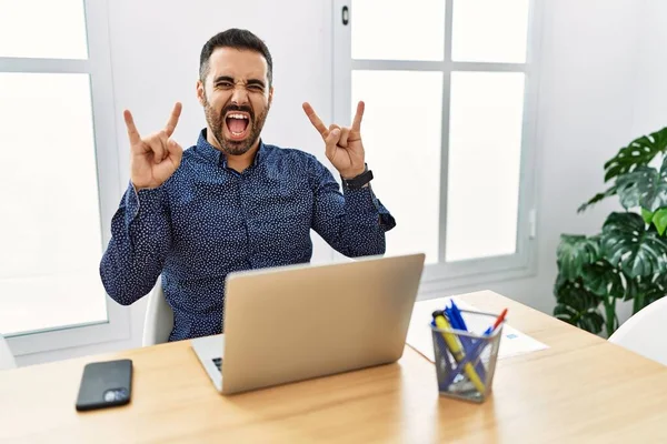 Young Hispanic Man Beard Working Office Laptop Shouting Crazy Expression — Stockfoto