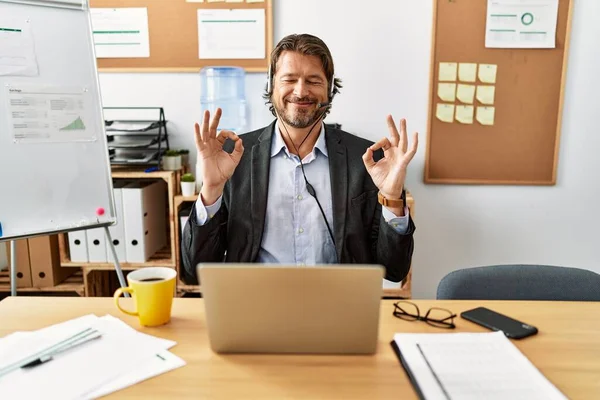 Handsome Middle Age Man Wearing Call Center Agent Headset Office — Stockfoto