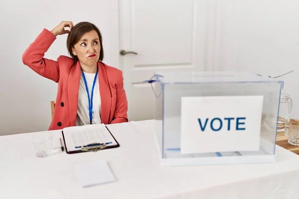 Beautiful Middle Age Hispanic Woman Political Election Sitting Ballot Confuse — Stock Photo, Image