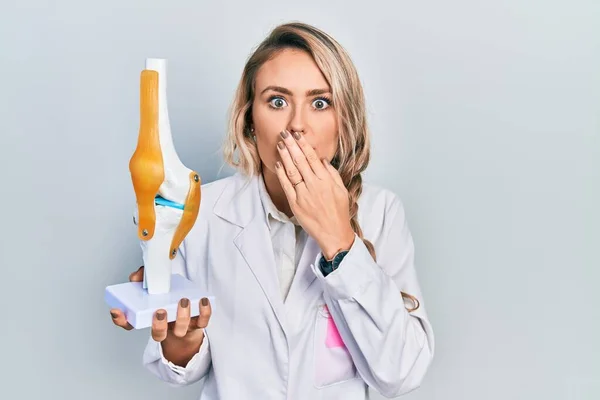 Beautiful Young Blonde Doctor Woman Holding Anatomical Model Knee Joint —  Fotos de Stock