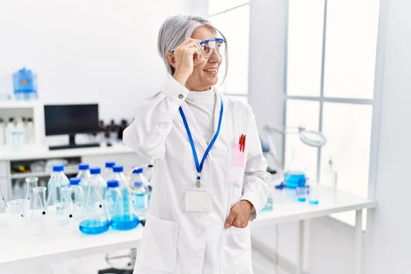 Middle Age Grey Haired Woman Wearing Scientist Uniform Smiling Confident — Fotografia de Stock