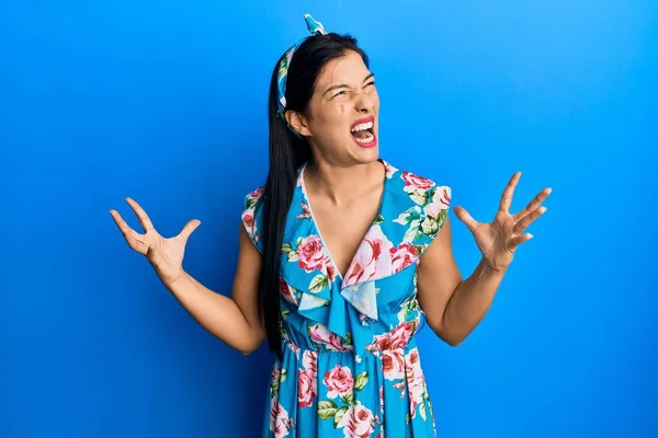 Young Latin Woman Wearing Casual Clothes Crazy Mad Shouting Yelling — Stock Photo, Image