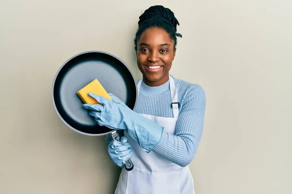 African American Woman Braided Hair Wearing Apron Holding Scourer Washing —  Fotos de Stock