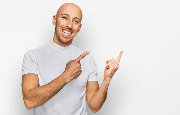 Bald Man Beard Wearing Casual White Shirt Smiling Looking Camera — Stockfoto