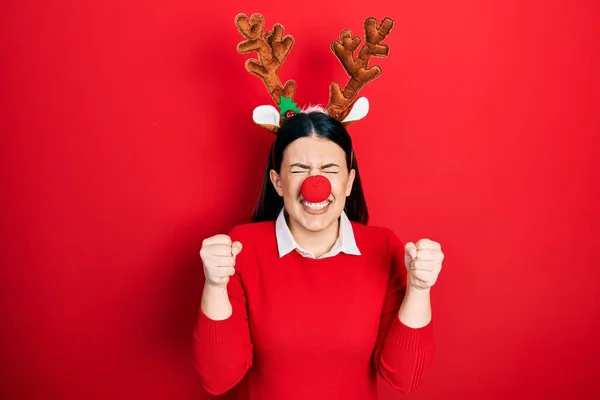 Young Hispanic Woman Wearing Deer Christmas Hat Red Nose Excited — Photo