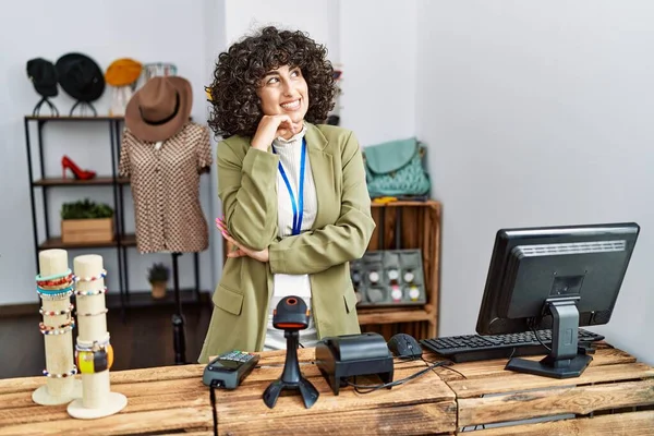 Jonge Vrouw Uit Het Midden Oosten Werkt Als Manager Bij — Stockfoto