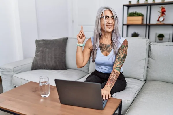 Middle Age Grey Haired Woman Using Laptop Home Showing Pointing — Fotografia de Stock