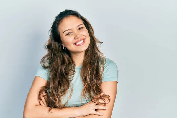 Menina Hispânica Jovem Vestindo Camisa Casual Rosto Feliz Sorrindo Com — Fotografia de Stock