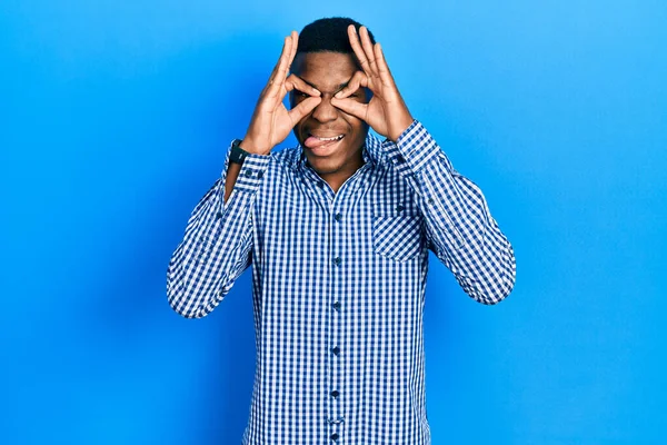 Junger Afrikanisch Amerikanischer Mann Lässiger Kleidung Der Eine Gute Geste — Stockfoto