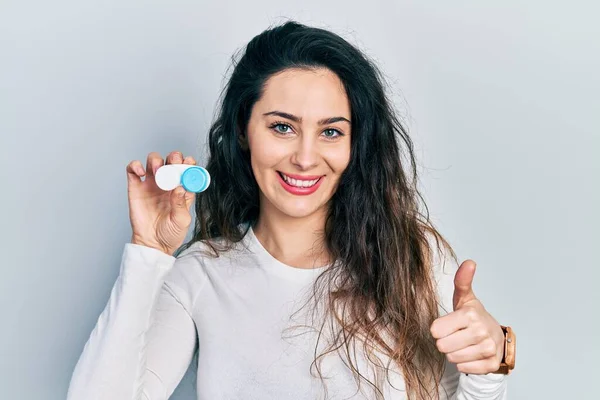 Young Hispanic Woman Holding Contact Lenses Smiling Happy Positive Thumb — Foto Stock