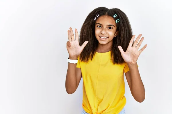 Joven Afroamericana Chica Pie Sobre Blanco Aislado Fondo Mostrando Apuntando —  Fotos de Stock