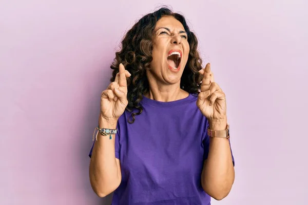 Middle Age Hispanic Woman Doing Fingers Crossed Gesture Angry Mad — Stockfoto