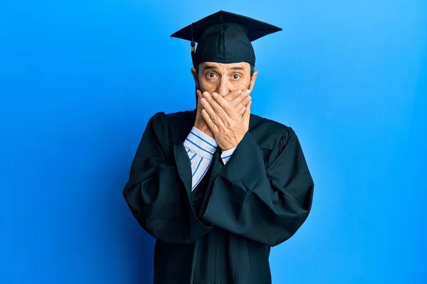 Middle Age Hispanic Man Wearing Graduation Cap Ceremony Robe Shocked — Zdjęcie stockowe