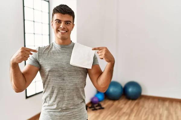 Young Hispanic Man Wearing Sportswear Towel Gym Looking Confident Smile — Stockfoto