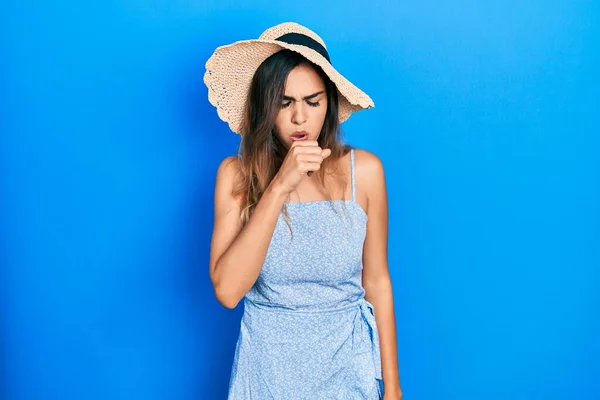 Young Hispanic Girl Wearing Summer Hat Feeling Unwell Coughing Symptom — Stockfoto