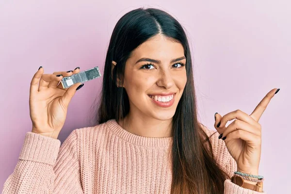 Young Hispanic Woman Holding Computer Memory Smiling Happy Pointing Hand — 스톡 사진