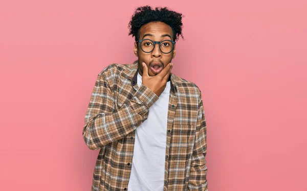 Young African American Man Beard Wearing Casual Clothes Glasses Looking — Foto Stock