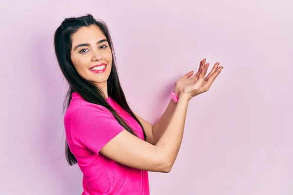 Young Hispanic Girl Wearing Casual Pink Shirt Pointing Aside Hands — 스톡 사진