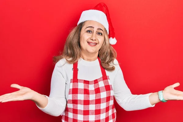 Mujer Caucásica Mediana Edad Con Delantal Cocinero Sombrero Navidad Expresión —  Fotos de Stock