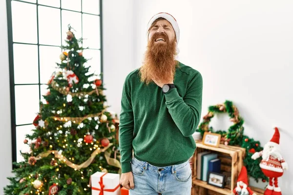 Redhead Man Long Beard Wearing Christmas Hat Christmas Tree Touching — Stockfoto