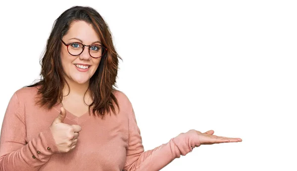 Young Size Woman Wearing Casual Clothes Glasses Showing Palm Hand — Photo