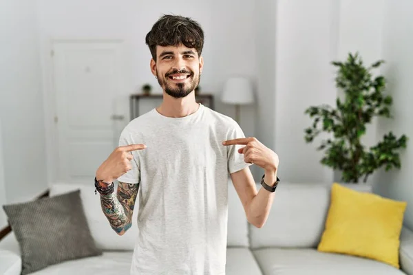 Hispanic Man Beard Living Room Home Looking Confident Smile Face — Φωτογραφία Αρχείου