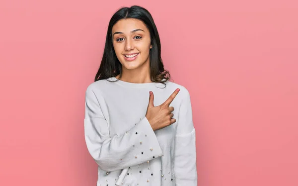 Jong Hispanic Meisje Dragen Casual Kleding Vrolijk Met Een Glimlach — Stockfoto