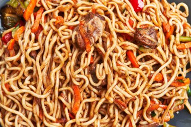  Etli ve sebzeli lezzetli şehriyeler.