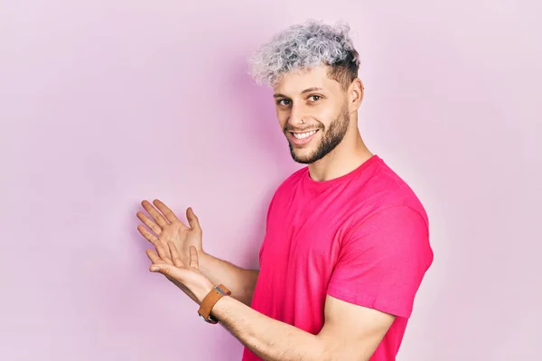Young Hispanic Man Modern Dyed Hair Wearing Casual Pink Shirt — Stockfoto