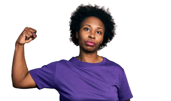 Afrikansk Amerikansk Kvinna Med Afro Hår Bär Casual Lila Skjorta — Stockfoto