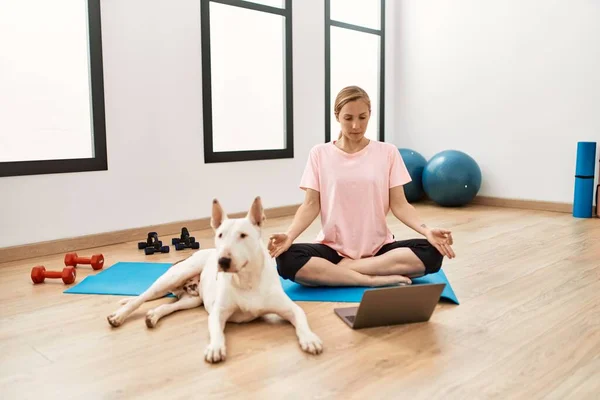 Young Caucasian Woman Having Yoga Online Class Dog Sport Center — Zdjęcie stockowe