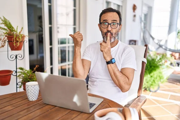 Middle Age Man Using Computer Laptop Home Asking Quiet Finger — Stock Photo, Image