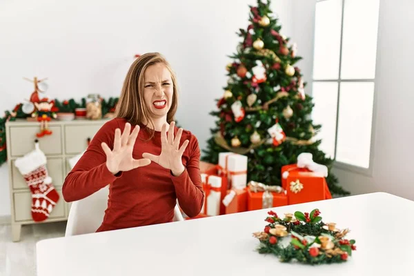 Caucasian Young Blonde Woman Sitting Table Christmas Tree Disgusted Expression — Stock fotografie