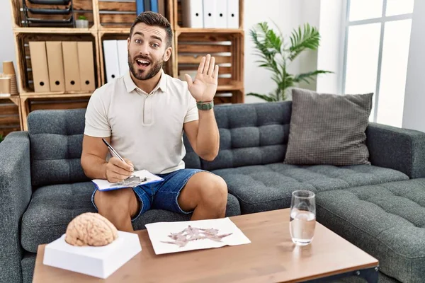 Handsome Hispanic Man Working Rorschach Test Psychology Clinic Waiving Saying — Stockfoto