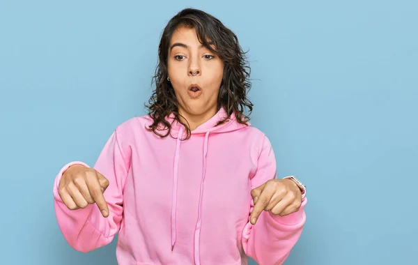 Young Hispanic Woman Wearing Casual Sweatshirt Pointing Fingers Showing Advertisement — Photo