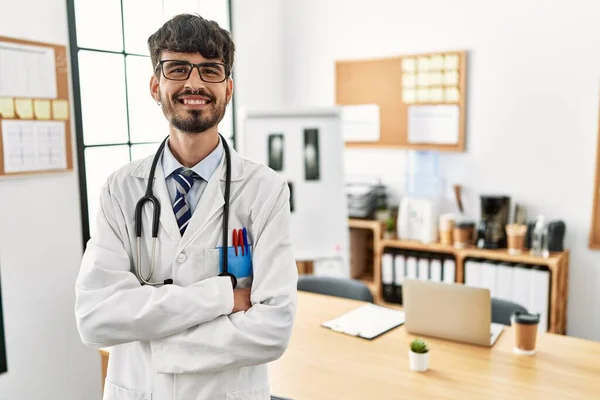 Hispanic Man Beard Wearing Doctor Uniform Stethoscope Office Happy Face — Stok fotoğraf
