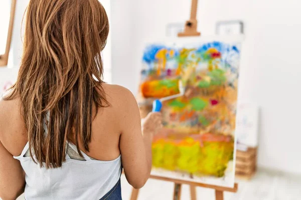 Young Hispanic Artist Woman Smiling Happy Drawing Art Studio — ストック写真