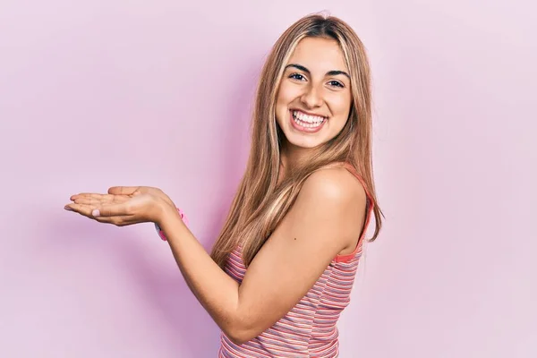 Beautiful Hispanic Woman Wearing Casual Summer Shirt Pointing Aside Hands — Stock Photo, Image