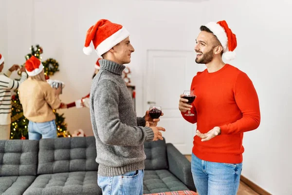 Group Young People Celebrating Christmas Two Man Speaking Drinking Wine — Stock Photo, Image