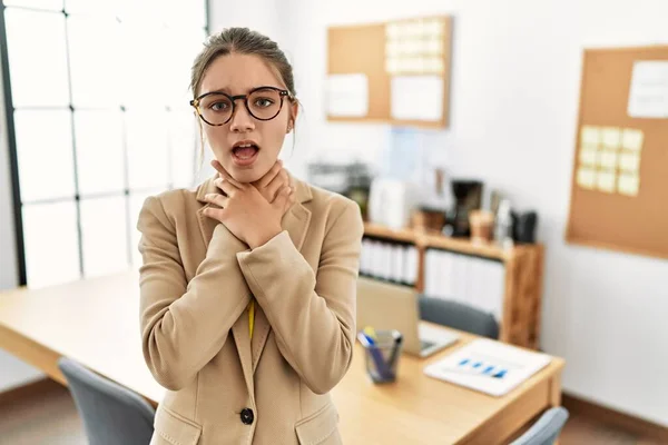 Young Brunette Teenager Wearing Business Style Office Shouting Suffocate Because — Foto de Stock