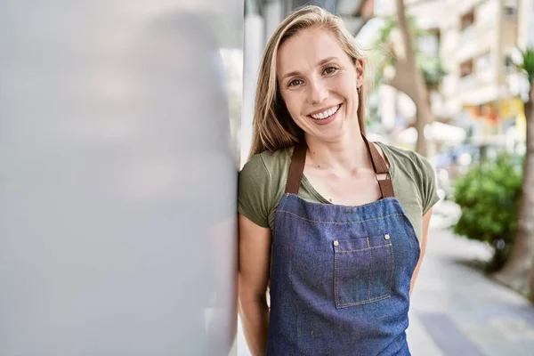 Young Blonde Woman Smiling Happy Wearing Apron Street — Stockfoto