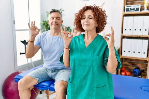 Physiotherapy Woman Working Pain Recovery Clinic Patient Relax Smiling Eyes — Stockfoto