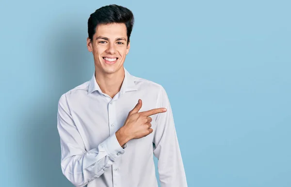 Jovem Homem Negócios Hispânico Vestindo Roupas Negócios Alegre Com Sorriso — Fotografia de Stock