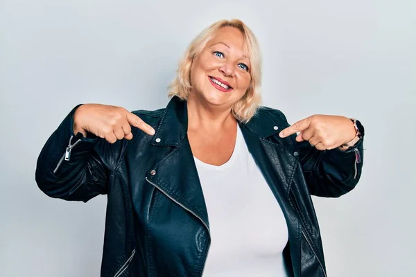 Middle Age Blonde Woman Wearing Leather Jacket Looking Confident Smile — Stock Photo, Image
